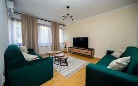 Cozy One-Bedroom Apartment Near City Center
