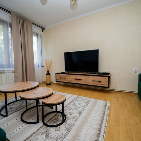 Cozy One-Bedroom Apartment Near City Center SJJ Exterior photo