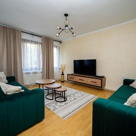 Cozy One-Bedroom Apartment Near City Center SJJ Exterior photo