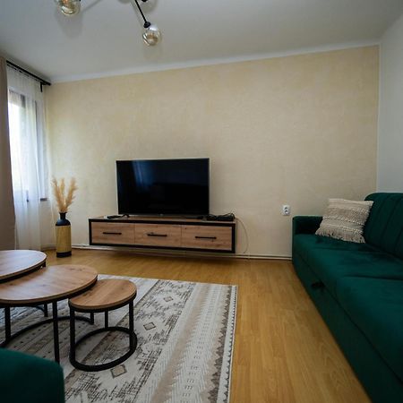 Cozy One-Bedroom Apartment Near City Center SJJ Exterior photo