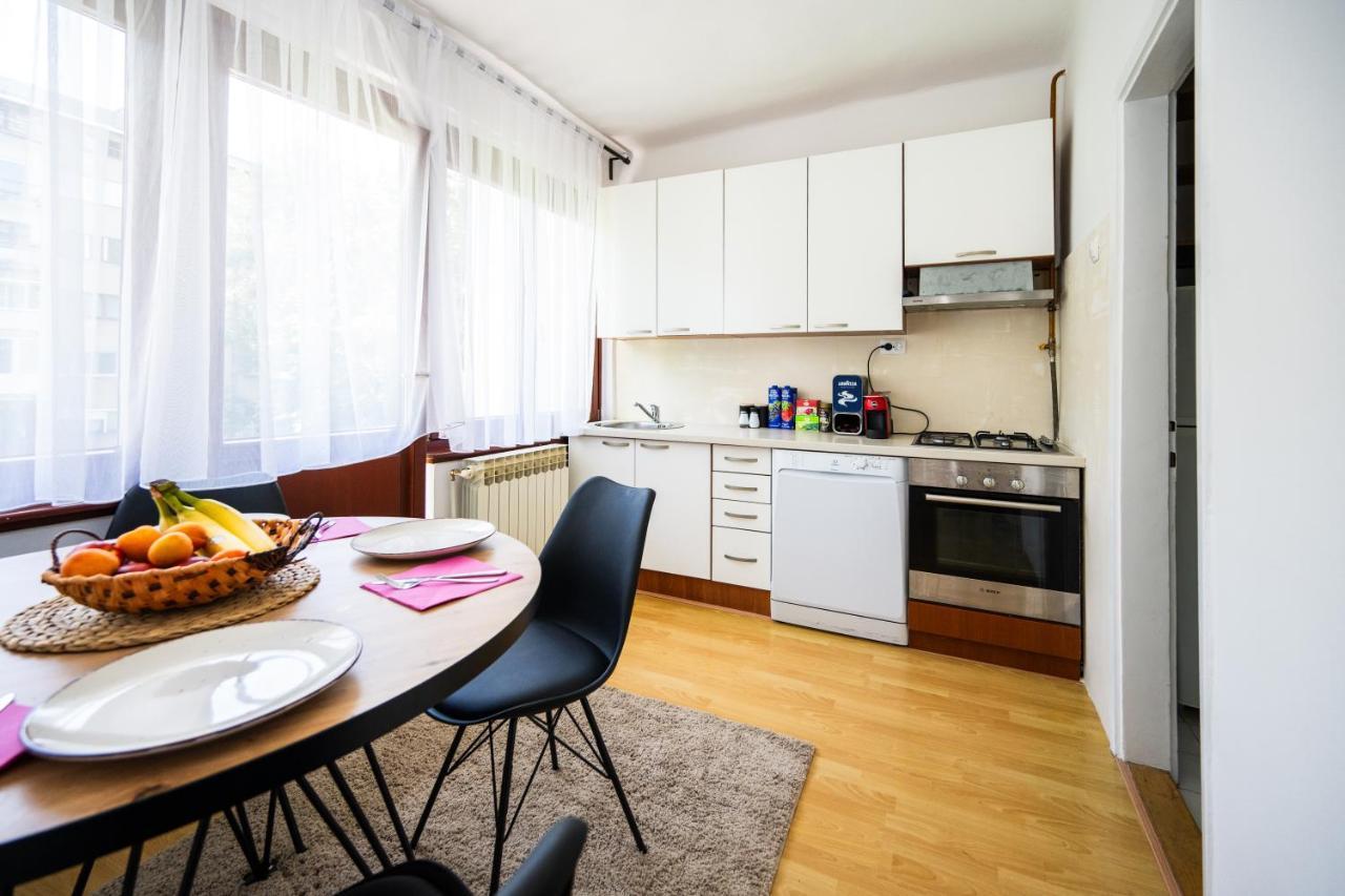 Cozy One-Bedroom Apartment Near City Center SJJ Exterior photo